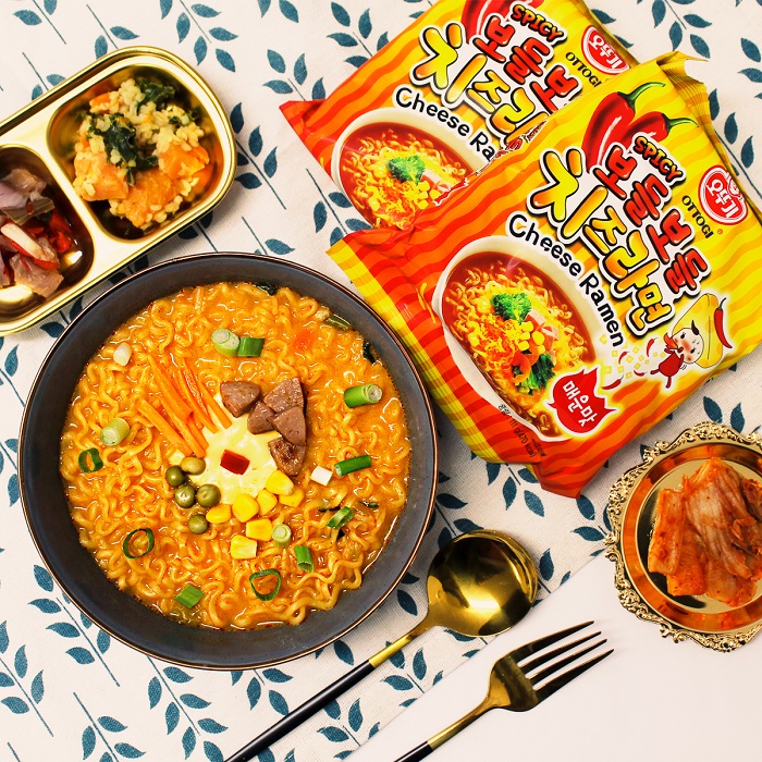 Купити суп-локшину швидкого приготування Spicy Cheese Ramen Ottogi.